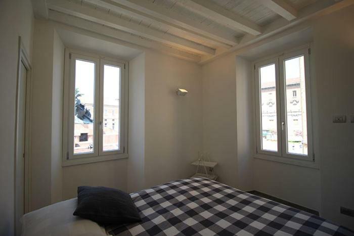 Piazza Trento 11 * Monza