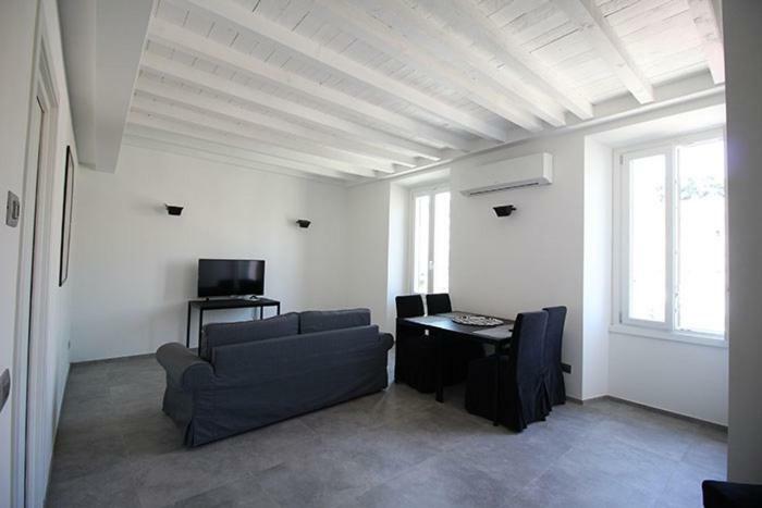 Piazza Trento 11 *